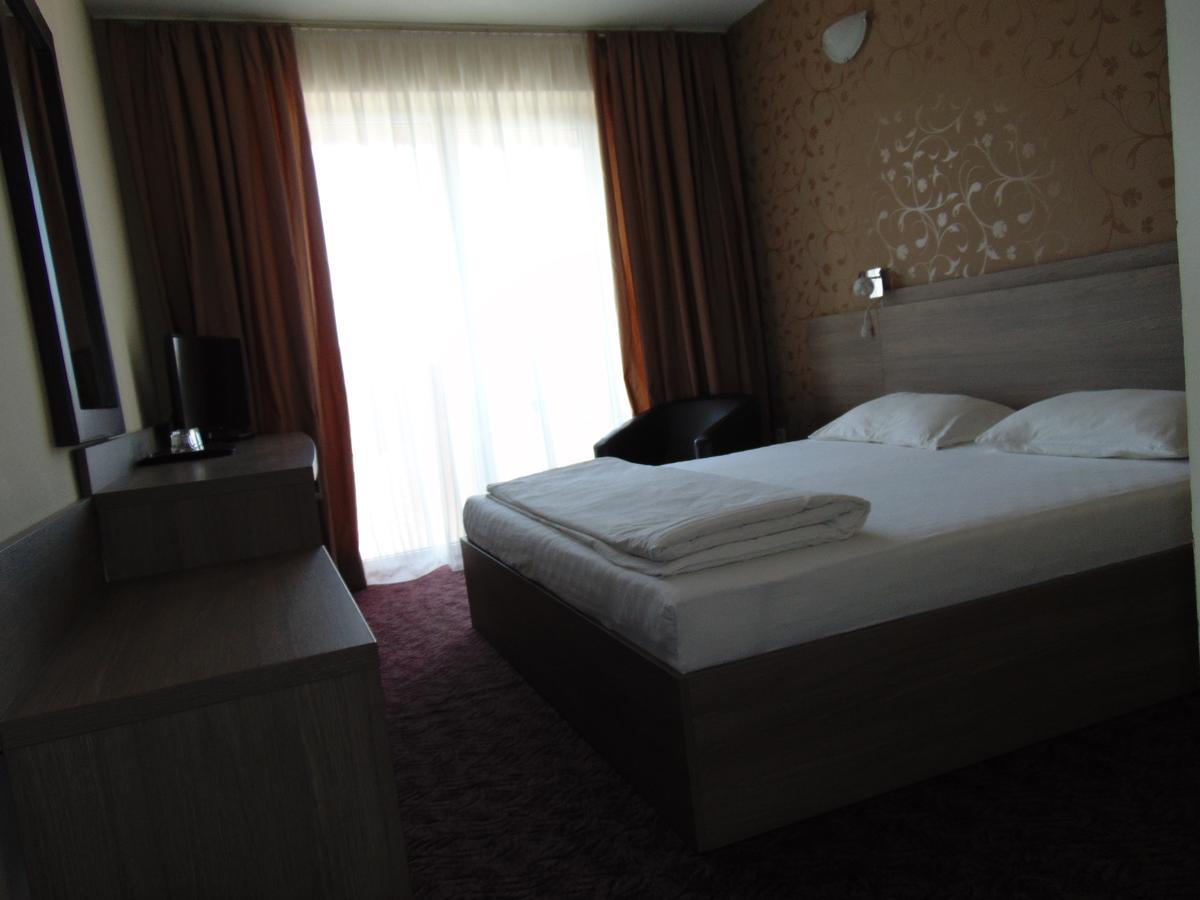 Hotel Holiday Эфорие Норд Экстерьер фото